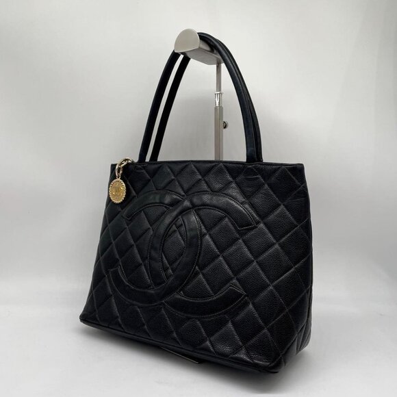 Authentic CHANEL CC Caviar Leather Medallion Tote Shoulder Bag Quilted Black - Picture 3 of 16